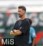 25.07.2025, Fussball 1. Bundesliga 2025/2026,  Testspiel Rot-Weiss Essen - FC Augsburg, im Donaustadion Dillingen, Schwaben. Trainer Sandro Wagner (FC Augsburg) nachdenklich 

