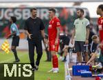 25.07.2025, Fussball 1. Bundesliga 2025/2026,  Testspiel Rot-Weiss Essen - FC Augsburg, im Donaustadion Dillingen, Schwaben. v.li: Trainer Sandro Wagner (FC Augsburg) mit Cedric Adrian Zesiger (FC Augsburg) 

