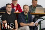 25.07.2025, Fussball 1. Bundesliga 2025/2026,  Testspiel Rot-Weiss Essen - FC Augsburg, im Donaustadion Dillingen, Schwaben. v.li. Marc Lettau (Kaderplaner FC Augsburg) und Benjamin Weber (Sportdirektor FC Augsburg) 
 
