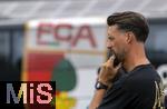 25.07.2025, Fussball 1. Bundesliga 2025/2026,  Testspiel Rot-Weiss Essen - FC Augsburg, im Donaustadion Dillingen, Schwaben. Trainer Sandro Wagner (FC Augsburg) nachdenklich 


