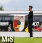 25.07.2025, Fussball 1. Bundesliga 2025/2026,  Testspiel Rot-Weiss Essen - FC Augsburg, im Donaustadion Dillingen, Schwaben. Trainer Sandro Wagner (FC Augsburg) nachdenklich 

