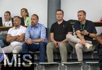 25.07.2025, Fussball 1. Bundesliga 2025/2026,  Testspiel Rot-Weiss Essen - FC Augsburg, im Donaustadion Dillingen, Schwaben. v.li. Manuel Baum (Direktor Entwicklung FC Augsburg), Michael Strll (Geschftsfhrer Finanzen FC Augsburg), Marc Lettau (Kaderplaner FC Augsburg), Sportdirektor Benjamin Benni Weber (FC Augsburg) 


