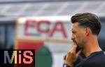 25.07.2025, Fussball 1. Bundesliga 2025/2026,  Testspiel Rot-Weiss Essen - FC Augsburg, im Donaustadion Dillingen, Schwaben. Trainer Sandro Wagner (FC Augsburg) nachdenklich 

