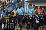 25.07.2025, Fussball 1. Bundesliga 2025/2026,  Testspiel Rot-Weiss Essen - FC Augsburg, im Donaustadion Dillingen, Schwaben. Schiedsrichter Assad Nouhoum, mit seinen Assistenten Kenny Abieba und Kadir Yagci

