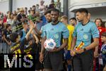 25.07.2025, Fussball 1. Bundesliga 2025/2026,  Testspiel Rot-Weiss Essen - FC Augsburg, im Donaustadion Dillingen, Schwaben. Schiedsrichter Assad Nouhoum, mit seinen Assistenten Kenny Abieba und Kadir Yagci

