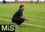 25.07.2025, Fussball 1. Bundesliga 2025/2026,  Testspiel Rot-Weiss Essen - FC Augsburg, im Donaustadion Dillingen, Schwaben. Trainer Sandro Wagner (FC Augsburg) nachdenklich 

