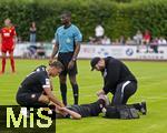 25.07.2025, Fussball 1. Bundesliga 2025/2026,  Testspiel Rot-Weiss Essen - FC Augsburg, im Donaustadion Dillingen, Schwaben.  Schwere Knieverletzung bei Nicolai Schulte-Kellinghaus (am Boden, Essen), 

