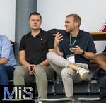 25.07.2025, Fussball 1. Bundesliga 2025/2026,  Testspiel Rot-Weiss Essen - FC Augsburg, im Donaustadion Dillingen, Schwaben. v.li.  Marc Lettau (Kaderplaner FC Augsburg), Sportdirektor Benjamin Benni Weber (FC Augsburg) 

