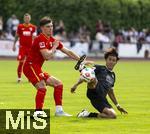 25.07.2025, Fussball 1. Bundesliga 2025/2026,  Testspiel Rot-Weiss Essen - FC Augsburg, im Donaustadion Dillingen, Schwaben. re: Kaito Mizuta (Essen) beim Kung-Fu-Sprung zum Ball.

