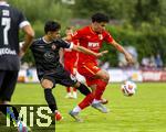 25.07.2025, Fussball 1. Bundesliga 2025/2026,  Testspiel Rot-Weiss Essen - FC Augsburg, im Donaustadion Dillingen, Schwaben. Aiman Dardari (re, Augsburg) am Ball , li: Kamil Kaya (Essen).

