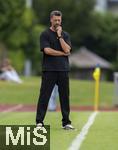 25.07.2025, Fussball 1. Bundesliga 2025/2026,  Testspiel Rot-Weiss Essen - FC Augsburg, im Donaustadion Dillingen, Schwaben. Trainer Sandro Wagner (FC Augsburg) nachdenklich an der Seitenlinie.

