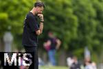 25.07.2025, Fussball 1. Bundesliga 2025/2026,  Testspiel Rot-Weiss Essen - FC Augsburg, im Donaustadion Dillingen, Schwaben. Trainer Sandro Wagner (FC Augsburg) nachdenklich an der Seitenlinie. 

