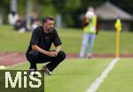 25.07.2025, Fussball 1. Bundesliga 2025/2026,  Testspiel Rot-Weiss Essen - FC Augsburg, im Donaustadion Dillingen, Schwaben. Trainer Sandro Wagner (FC Augsburg) nachdenklich an der Seitenlinie. 

