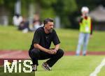25.07.2025, Fussball 1. Bundesliga 2025/2026,  Testspiel Rot-Weiss Essen - FC Augsburg, im Donaustadion Dillingen, Schwaben. Trainer Sandro Wagner (FC Augsburg) nachdenklich an der Seitenlinie. 

