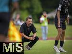 25.07.2025, Fussball 1. Bundesliga 2025/2026,  Testspiel Rot-Weiss Essen - FC Augsburg, im Donaustadion Dillingen, Schwaben. Trainer Sandro Wagner (FC Augsburg) nachdenklich an der Seitenlinie. 

