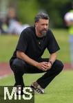 25.07.2025, Fussball 1. Bundesliga 2025/2026,  Testspiel Rot-Weiss Essen - FC Augsburg, im Donaustadion Dillingen, Schwaben. Trainer Sandro Wagner (FC Augsburg) nachdenklich an der Seitenlinie. 

