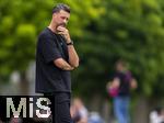 25.07.2025, Fussball 1. Bundesliga 2025/2026,  Testspiel Rot-Weiss Essen - FC Augsburg, im Donaustadion Dillingen, Schwaben. Trainer Sandro Wagner (FC Augsburg) nachdenklich an der Seitenlinie. 


