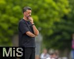 25.07.2025, Fussball 1. Bundesliga 2025/2026,  Testspiel Rot-Weiss Essen - FC Augsburg, im Donaustadion Dillingen, Schwaben. Trainer Sandro Wagner (FC Augsburg) nachdenklich an der Seitenlinie. 

