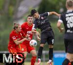 25.07.2025, Fussball 1. Bundesliga 2025/2026,  Testspiel Rot-Weiss Essen - FC Augsburg, im Donaustadion Dillingen, Schwaben. v.li: Kristjan Jakic (FC Augsburg) gegen Kamil Kaya (Essen).

