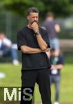 25.07.2025, Fussball 1. Bundesliga 2025/2026,  Testspiel Rot-Weiss Essen - FC Augsburg, im Donaustadion Dillingen, Schwaben. Trainer Sandro Wagner (FC Augsburg) nachdenklich an der Seitenlinie. 
 
