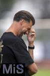 25.07.2025, Fussball 1. Bundesliga 2025/2026,  Testspiel Rot-Weiss Essen - FC Augsburg, im Donaustadion Dillingen, Schwaben. Trainer Sandro Wagner (FC Augsburg) nachdenklich 

