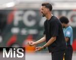 25.07.2025, Fussball 1. Bundesliga 2025/2026,  Testspiel Rot-Weiss Essen - FC Augsburg, im Donaustadion Dillingen, Schwaben. Trainer Sandro Wagner (FC Augsburg) gibt Anweisungen an der Seitenlinie.

