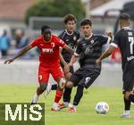 25.07.2025, Fussball 1. Bundesliga 2025/2026,  Testspiel Rot-Weiss Essen - FC Augsburg, im Donaustadion Dillingen, Schwaben. v.li: Kyliane Dong (FC Augsburg) gegen Kamil Kaya (Essen).

