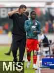 25.07.2025, Fussball 1. Bundesliga 2025/2026,  Testspiel Rot-Weiss Essen - FC Augsburg, im Donaustadion Dillingen, Schwaben. v.li: Trainer Sandro Wagner (FC Augsburg) mit Kyliane Dong (FC Augsburg) 

