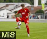 25.07.2025, Fussball 1. Bundesliga 2025/2026,  Testspiel Rot-Weiss Essen - FC Augsburg, im Donaustadion Dillingen, Schwaben. Niklas Hummel (FC Augsburg) am Ball 

