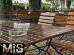 27.07.2025, Biergarten im Unterallgu, nur leere Tische bei dem derzeit herrschenden nasskalten Regenwetter. 