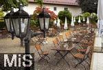 27.07.2025, Biergarten im Unterallgu, nur leere Tische bei dem derzeit herrschenden nasskalten Regenwetter. 