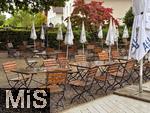27.07.2025, Biergarten im Unterallgu, nur leere Tische bei dem derzeit herrschenden nasskalten Regenwetter. 
