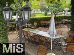 27.07.2025, Biergarten im Unterallgu, nur leere Tische bei dem derzeit herrschenden nasskalten Regenwetter. 