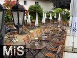 27.07.2025, Biergarten im Unterallgu, nur leere Tische bei dem derzeit herrschenden nasskalten Regenwetter. 