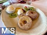 27.07.2025, Ssser Nachtisch in einem Unterallguer Restaurant, Apfelkchle mit Vanilleeis.