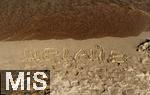 23.07.2025,  Beliebtes Reiseziel der Deutschen, Mallorca. Hier Cala Ratjada am Strand Cala Agulla. Urlaub Schrifzug im Sandstrand, 