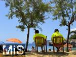 23.07.2025,  Beliebtes Reiseziel der Deutschen, Mallorca. Hier Cala Ratjada am Strand Cala Gat. Zwei Rettungsschwimmer berwachen den Strand.