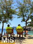 23.07.2025,  Beliebtes Reiseziel der Deutschen, Mallorca. Hier Cala Ratjada am Strand Cala Gat. Zwei Rettungsschwimmer berwachen den Strand.