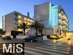23.07.2025,  Beliebtes Reiseziel der Deutschen, Mallorca. Hier Cala Ratjada, das Hotel HSM Regana (re) und das Mar Azul Pur Estil Hotel.