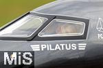 06.07.2025, Bad Wrishofen im Unterallgu, 60 Jahre Jubilumsflugtag des Modellflugplatz MFC-Bad Wrishofen,  Modellflugzeuge parken am Rand der Startbahn, in einem Cockpit sitzt eine Pilotin.