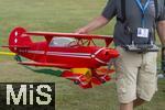 06.07.2025, Bad Wrishofen im Unterallgu, 60 Jahre Jubilumsflugtag des Modellflugplatz MFC-Bad Wrishofen,   Fuchsjagd mit zwei Modellen bei dem es darum geht, einem Modellflugzeug in der Luft, dem Fuchs ein 10 m langes buntes Band abzuschneiden.