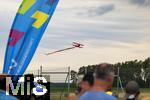06.07.2025, Bad Wrishofen im Unterallgu, 60 Jahre Jubilumsflugtag des Modellflugplatz MFC-Bad Wrishofen,   Fuchsjagd mit zwei Modellen bei dem es darum geht, einem Modellflugzeug in der Luft, dem Fuchs ein 10 m langes buntes Band abzuschneiden.