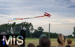06.07.2025, Bad Wrishofen im Unterallgu, 60 Jahre Jubilumsflugtag des Modellflugplatz MFC-Bad Wrishofen,   Fuchsjagd mit zwei Modellen bei dem es darum geht, einem Modellflugzeug in der Luft, dem Fuchs ein 10 m langes buntes Band abzuschneiden.