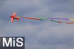 06.07.2025, Bad Wrishofen im Unterallgu, 60 Jahre Jubilumsflugtag des Modellflugplatz MFC-Bad Wrishofen,   Fuchsjagd mit zwei Modellen bei dem es darum geht, einem Modellflugzeug in der Luft, dem Fuchs ein 10 m langes buntes Band abzuschneiden.