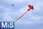 06.07.2025, Bad Wrishofen im Unterallgu, 60 Jahre Jubilumsflugtag des Modellflugplatz MFC-Bad Wrishofen,   Fuchsjagd mit zwei Modellen bei dem es darum geht, einem Modellflugzeug in der Luft, dem Fuchs ein 10 m langes buntes Band abzuschneiden.