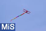 06.07.2025, Bad Wrishofen im Unterallgu, 60 Jahre Jubilumsflugtag des Modellflugplatz MFC-Bad Wrishofen,   Fuchsjagd mit zwei Modellen bei dem es darum geht, einem Modellflugzeug in der Luft, dem Fuchs ein 10 m langes buntes Band abzuschneiden.