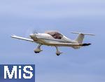 06.07.2025, Bad Wrishofen im Unterallgu, 60 Jahre Jubilumsflugtag des Modellflugplatz MFC-Bad Wrishofen, Auch Manntragende Flugzeuge bereichern die Show, Ultraleichtflugzeug.  Dyn Aero MCR-01 Sportster, F-PMDC, SE-Aviation MCR ist ein Kleinflugzeug 