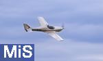 06.07.2025, Bad Wrishofen im Unterallgu, 60 Jahre Jubilumsflugtag des Modellflugplatz MFC-Bad Wrishofen, Auch Manntragende Flugzeuge bereichern die Show, Aerospool WT9 Dynamic, D-MHWR, einmotoriges zweisitziges 3-achsgesteuertes Ultraleichtflugzeug.  