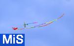 06.07.2025, Bad Wrishofen im Unterallgu, 60 Jahre Jubilumsflugtag des Modellflugplatz MFC-Bad Wrishofen,   Fuchsjagd mit zwei Modellen bei dem es darum geht, einem Modellflugzeug in der Luft, dem Fuchs ein 10 m langes buntes Band abzuschneiden.
