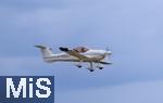 06.07.2025, Bad Wrishofen im Unterallgu, 60 Jahre Jubilumsflugtag des Modellflugplatz MFC-Bad Wrishofen, Auch Manntragende Flugzeuge bereichern die Show, Ultraleichtflugzeug.  Dyn Aero MCR-01 Sportster, F-PMDC, SE-Aviation MCR ist ein Kleinflugzeug  